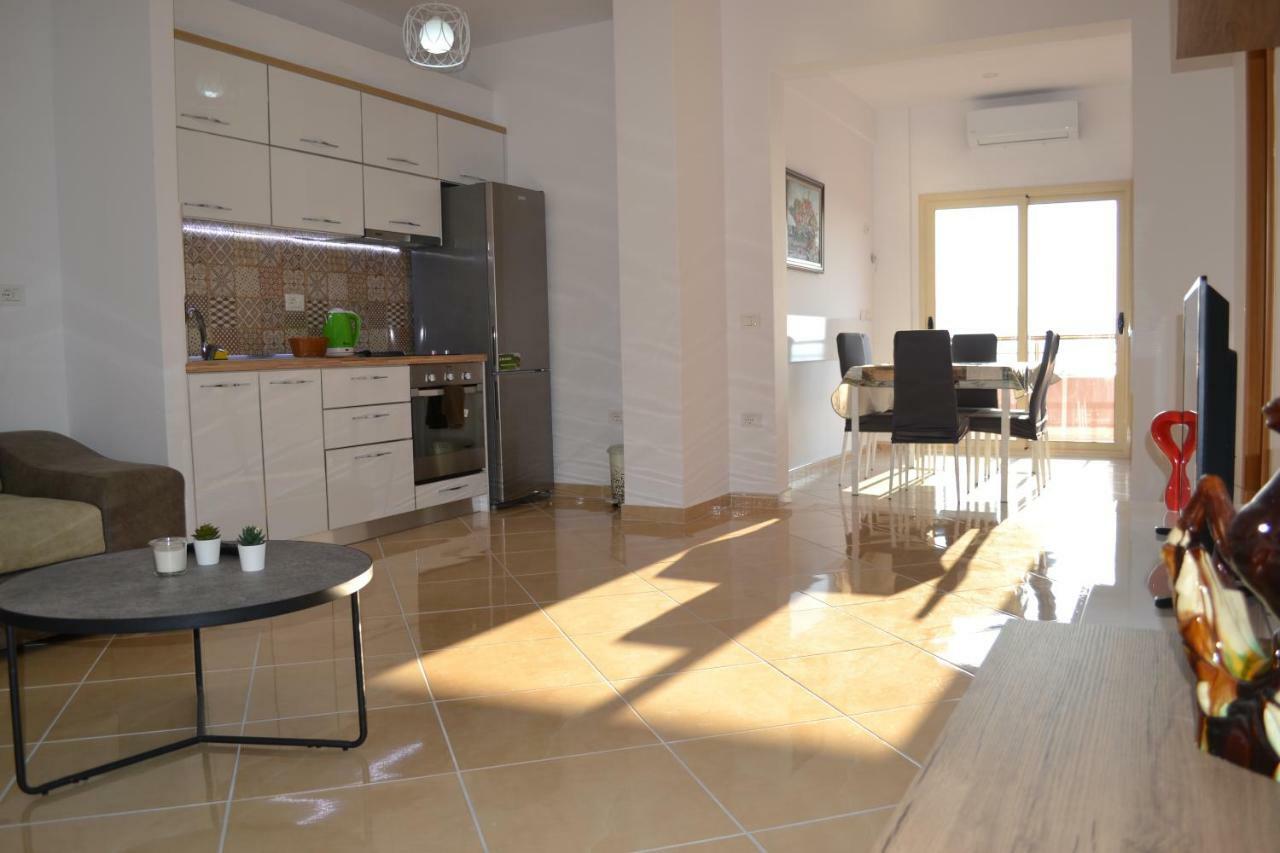 Seaview Penthouse 2 Bedrooms Apartment & Box Garage Vlorë 外观 照片